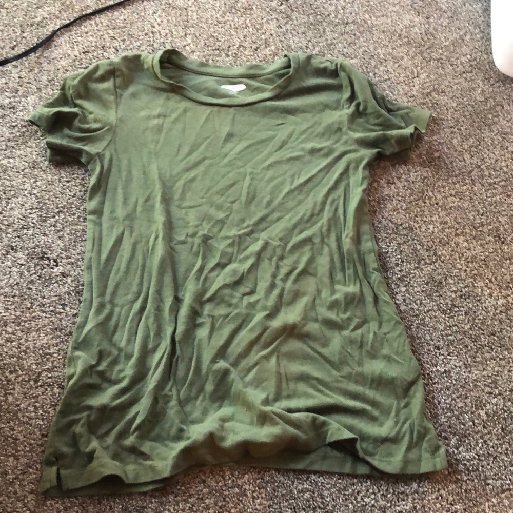 XS women’s army green tee shirt from old navy